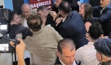 CHP kongresinde kavga: Tekme ve tokatlar havada uçuştu
