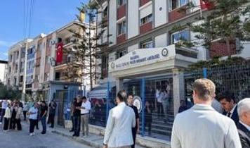 İzmir'deki polis merkezi saldırısında yaralanan polis hastanede şehit oldu