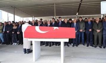 Şair ve yazar Yavuz Bülent Bakiler toprağa verildi! Mekke ve Karabağ'dan getirilen topraklar serpildi