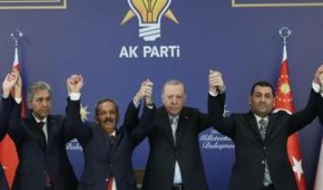 Rozetlerini Başkan Erdoğan taktı... 7 Belediye Başkanı AK Parti'ye geçti