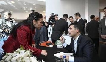 Cumhurbaşkanlığı Özel Kalem Müdürü Doğan, 22. Ankara Kitap Fuarı'nda kitaplarını imzaladı