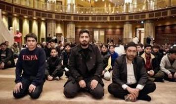 TÜGVA gençleri Taksim Camisi'nde sabah namazında buluşturdu