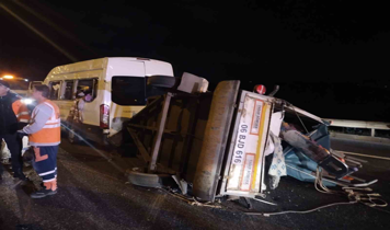 Beykoz'da minibüs devrildi