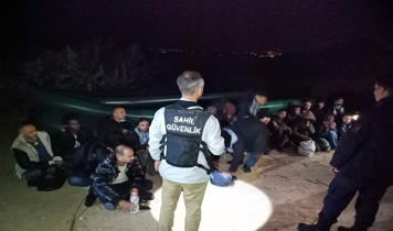 İzmir'de 33 düzensiz göçmen kurtarıldı, 50 düzensiz göçmen yakalandı