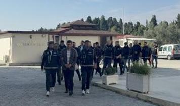 Yalova Göç İdaresi Müdürü ile 8 şüpheli adliyede