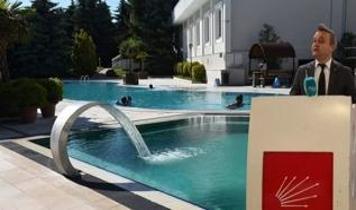 Fatura skandalıyla adını duyuran CHP'li başkandan lüks otel çıkarması! ''Ekonomi kötü'' şovu yalan oldu