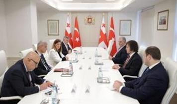 Komşudan Türkiye'ye teşekkür! Sağlık alanında iş birliği için imzalar atıldı