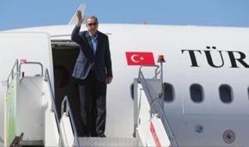 Cumhurbaşkanı Erdoğan Körfez turunun son durağında! Umman Hava Kuvvetleri eşlik etti