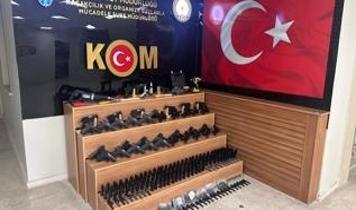 Şanlıurfa'da silah kaçakçılığı operasyonu: Adreslerden cephanelik çıktı