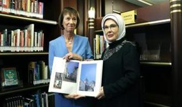 Emine Erdoğan, Charlotte Merz ile Cumhurbaşkanlığı Millet Kütüphanesi'ni ziyaret etti