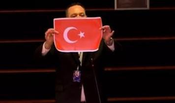 AB'de skandal olay! Türk bayrağını yırtan ırkçıya ödeme yapılmış