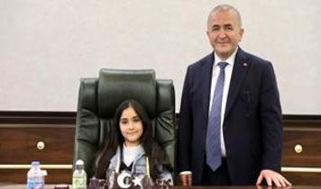 Vali Hanım makamı devraldı! Elazığ'daki samimi anlar izleyenleri gülümsetti