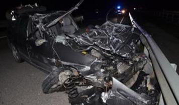 Kütahya'da tıra çarpan otomobilin sürücüsü öldü