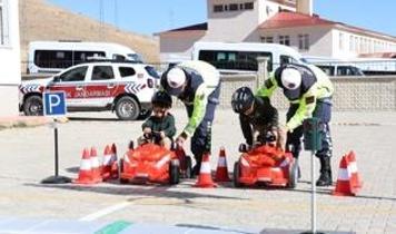 Van'da öğrencilere uygulamalı trafik eğitimi verildi