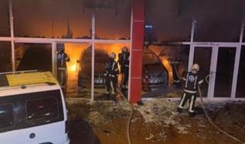 Denizli'de oto galeri yangını! Cinayetle bağlantısı mı var?