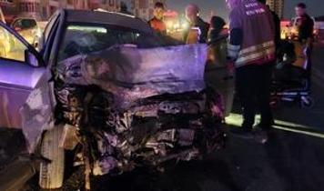 Hatay'da otomobil ile minibüsün çarpıştığı kazada 11 kişi yaralandı