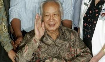 Endonezya'da Suharto'ya ulusal kahraman unvanı verildi