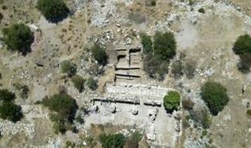Adıyaman'daki Tharsa Antik Kenti'nde 1800 yıllık oda mezarı bulundu