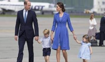 Kraliyet Ailesi'nden Akıllı Telefon Yasağı: "Tuğla Gibi Telefonlar Tercihimizdir!"