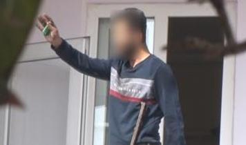 Eşyalar sokağa saçıldı, olaylar büyüdü! Evi yakmaya çalışan şahıs çıkışta akraba dayağı yedi