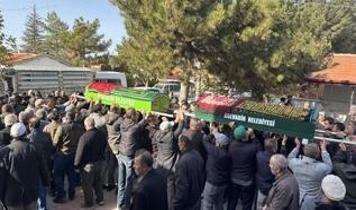 Gıda zehirlenmesinden ölen aile Bolvadin'de toprağa verildi