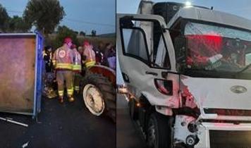 Kamyonun çarptığı traktördeki 2 kişi hayatını kaybetti
