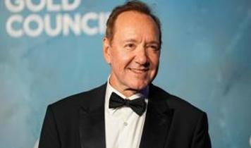 Kevin Spacey evsiz olmadığını açıkladı