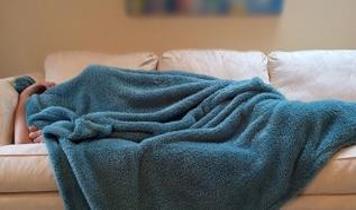 Uyanıklıktan uykuya geçiş bir uçurumdan düşmek gibi ani gerçekleşiyor