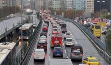 1 Aralık Pazartesi, İstanbul'da trafik yoğunluğuna bakış... Haftanın ilk iş gününde yüzde 80'e çıktı