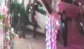 Küçükçekmece'de dehşete düşüren görüntü... Polisten kaçarken yoldaki kadını ezdi