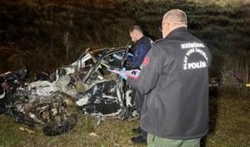 Uşak'ta şarampole devrilen otomobildeki 2 kişi öldü, 1 kişi yaralandı