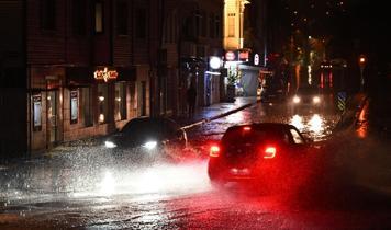 İstanbul'da sağanak hayatı olumsuz etkiledi!