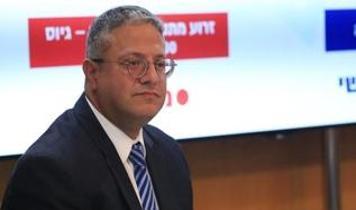 Siyonist bakandan vahşet propagandası: Meclis'e 'yağlı urgan' rozetiyle katıldı