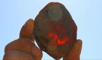 Kapı stoperi olarak kullanılan kehribar parçası milyonluk taş çıktı