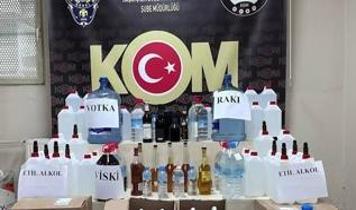 İzmir'de kaçak içki operasyonunda 8 ton etil alkol ele geçirildi