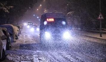 İki ilde kar yağışı ulaşımı vurdu: 70 yerleşim yolu kapandı