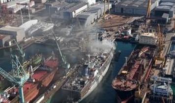 Tuzla'da tersanede yangın!