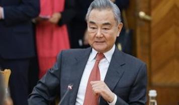 Çin'in en üst düzey diplomatı Venezuela ile dayanışma mesajı verdi