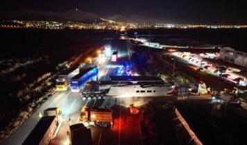 Gemi yüklü tır Erzurum-Artvin yolunu kilitledi