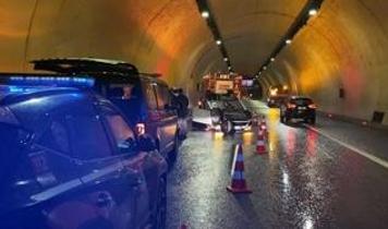 Tantavi Tüneli'nde kaza! Araç takla attı