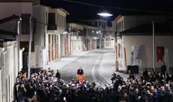 Cumhurbaşkanı Erdoğan, dünyanın ilk aydınlatılan caddesi için düzenlenen törene katıldı