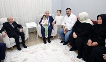 Hataylı depremzede ailenin yeni evlerinde ilk misafirleri Cumhurbaşkanı Erdoğan oldu