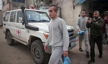 İsrail, Gazze'de alıkoyduğu 10 Filistinliyi serbest bıraktı