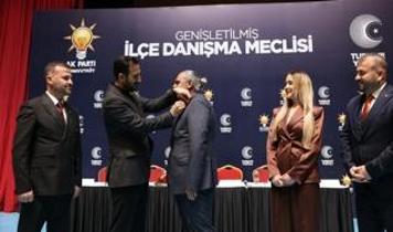 CHP'den istifa edip AK Parti'ye geçtiler! 150 parti üyesine rozet takıldı