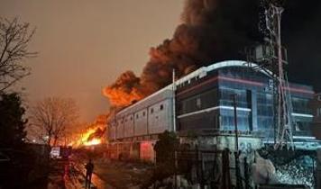 Esenyurt'ta fabrika yangını... Alevlere müdahale ediliyor