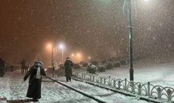 İstanbul'un bazı bölgelerinde kar yağışı etkili oluyor