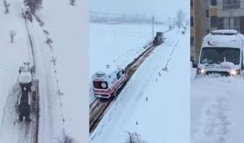 Sağlık ekipleri zorlu kış mesaisinde! Metrelerce karda hastalara ulaştılar
