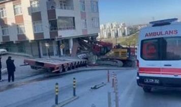 Başakşehir'de feci kaza: Bina tedbiren boşaltıldı