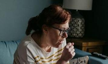 Uzman uyardı: Öksürüğünüz hayatınızı kurtarabilir mi?