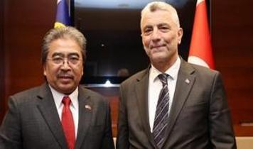 Bakan Bolat, Malezya Yatırım Ticaret ve Sanayi Bakanı Ghani ile görüştü